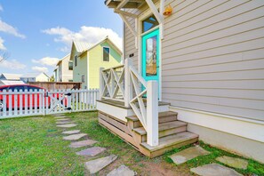 Interior - Carlton Landing Home w/ Poolside Lake View! (Eufaula)