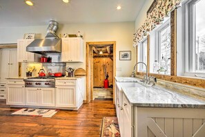 المنشأة من الداخل