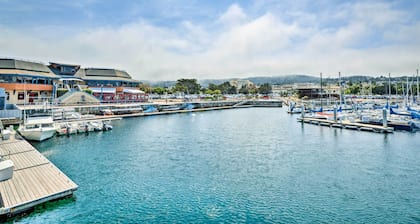Cozy Monterey Apartment - Walk to Wharf & Dtwn!