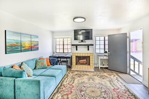 Apartment (2 Bedrooms) | Interior - Cozy Monterey Apartment - Walk to Wharf & Dtwn! (Monterey)