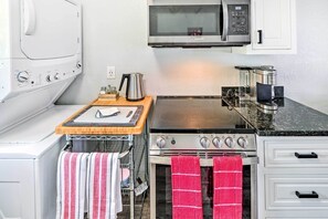 Apartment (2 Bedrooms) | Interior - Cozy Monterey Apartment - Walk to Wharf & Dtwn! (Monterey)