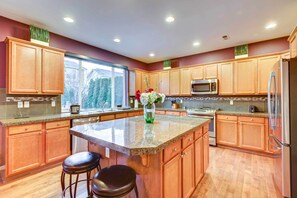 House (4 Bedrooms) | Interior - Spacious Kent Home Near Seatac Airport w/ Patio (Kent)