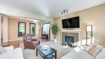 House (4 Bedrooms) | Interior