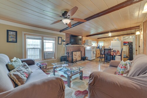 Cozy Houghton Lake Vacation Rental w/ Fireplace!