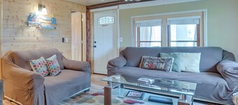 Cozy Houghton Lake Vacation Rental w/ Fireplace!