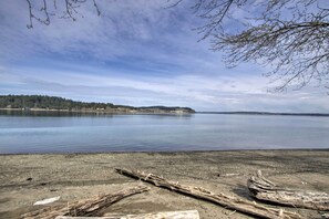 House (3 Bedrooms) | Interior - Waterfront Anderson Island Home w/ Kayaks (Anderson Island)