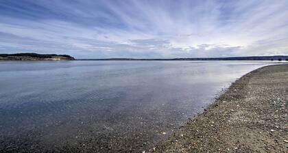 Waterfront Anderson Island Home w/ Kayaks