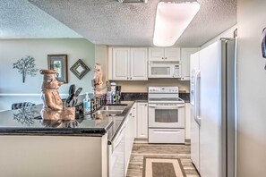 Interior - Pools, Patio & Stunning Views: Myrtle Beach Oasis (Myrtle Beach)