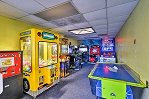 Apartment (3 Bedrooms) | Interior - Pools, Patio & Stunning Views: Myrtle Beach Oasis (Myrtle Beach)