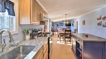 House (3 Bedrooms) | Interior