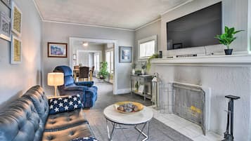 Apartemen (3 Bedrooms) | Area keluarga | TV dan perapian