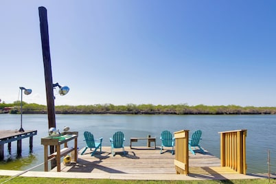 Sunny, Waterfront Rio Hondo Studio w/ Shared Perks