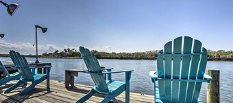 Waterfront Rio Hondo Studio w/ Shared Grill & Dock
