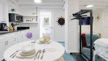 Apartment (0 Bedroom) | Interior