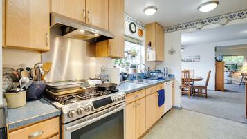 House (2 Bedrooms) | Interior