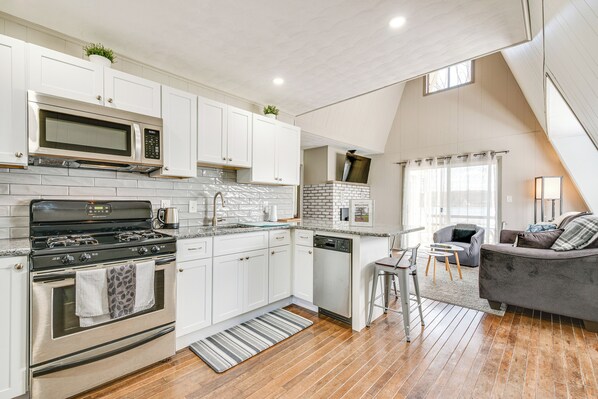 House (2 Bedrooms) | Interior - Dock & Sunroom: Waterfront Home Near Kalahari! (Pocono Summit)