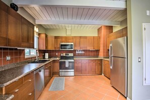 Micro-ondes, four, plaque de cuisson, lave-vaisselle