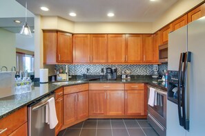 Apartment (2 Bedrooms) | Interior - 2 Mi to Ocean: Rehoboth Beach Condo w/ Pool Access (Rehoboth Beach)