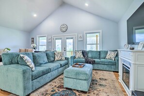 House (3 Bedrooms) | Interior - Waynesville Smart Cabin w/ Hot Tub & Views! (Waynesville)