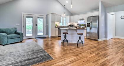 Waynesville Smart Cabin w/ Hot Tub & Views!