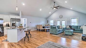 House (3 Bedrooms) | Interior