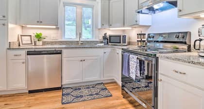 Waynesville Smart Cabin w/ Hot Tub & Views!