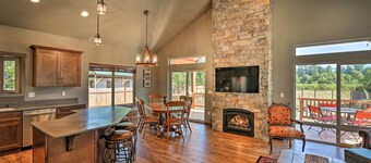 Rustic Cabin Near Mt Rainier: Fire Pit & Bbq!