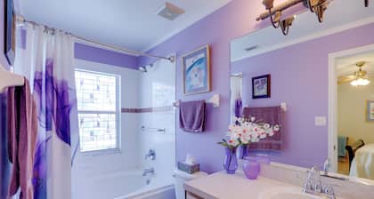 Bright Titusville Retreat w/ Lanai - WFH Friendly!