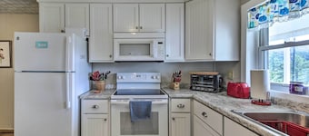 Pet-friendly Waterfront Hayesville Cottage!