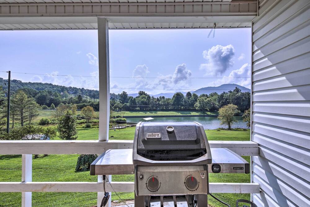 Pet-friendly Waterfront Hayesville Cottage! - Valleytown, NC