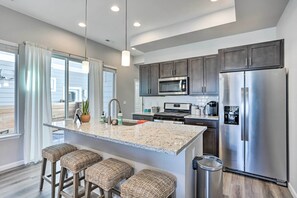 Departamento (3 Bedrooms) | Cocina privada | Microondas, horno, parrilla de estufa y lavavajillas 