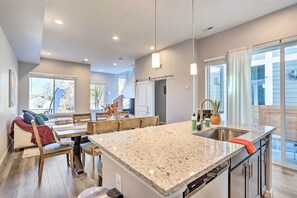 Apartment (3 Bedrooms) | Private kitchen