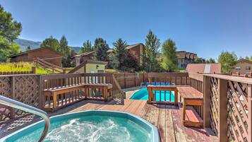 Hồ bơi ngoài trời