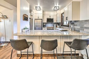 Căn hộ (2 Bedrooms) | Bếp riêng | Lò vi sóng, lò nướng, bếp nấu, máy rửa bát