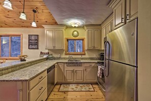 House (3 Bedrooms) | Interior