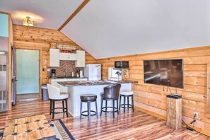 Apartment (0 Bedroom) | Interior - Quaint Studio w/ Shared Beach: Walk to Suttons Bay (Suttons Bay)