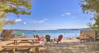 Quaint Studio w/ Shared Beach: Walk to Suttons Bay