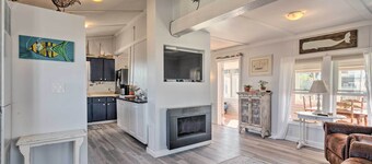 Seaside SK Getaway: Steps to Matunuck Beach!