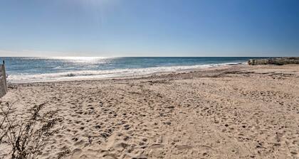 Seaside SK Getaway: Steps to Matunuck Beach!