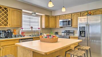 House (3 Bedrooms) | Private kitchen | Microwave, oven, stovetop, dishwasher