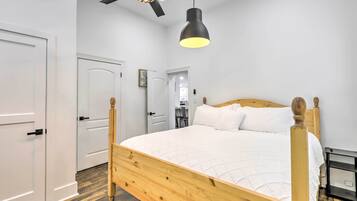 House (3 Bedrooms) | 3 bedrooms, laptop workspace, iron/ironing board, bed sheets