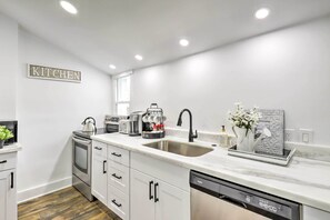 Casa (3 Bedrooms) | Cocina privada | Microondas, horno, parrilla de estufa y lavavajillas