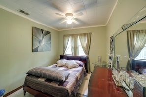 ์ฝํฐ์ง (2 Bedrooms) | ๋ด๋ถ
