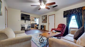 Cottage (2 Bedrooms) | Interior