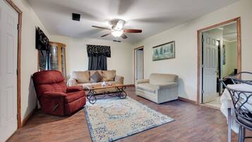 Cottage (2 Bedrooms) | Interior