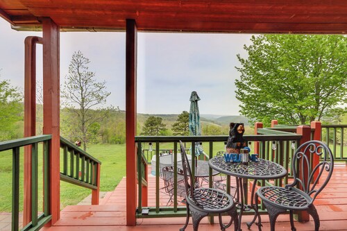Cozy Pelsor Cabin w/ Mountain & Valley Views!