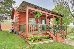 Front of property - Cozy Pelsor Cabin w/ Mountain & Valley Views! (Sand Gap)