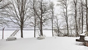 A snow-covered park with benches and a picnic table. - Tranquil Marenisco Cabin on Lake Gogebic! (Marenisco)