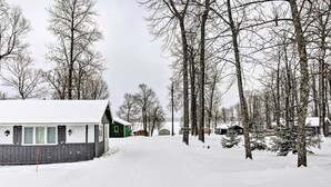 A snow-covered landscape with a cabin and a private sign. - Tranquil Marenisco Cabin on Lake Gogebic! (Marenisco)