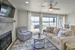 Interior - Balcony & Lake Access: Hot Springs Getaway! (Hot Springs)